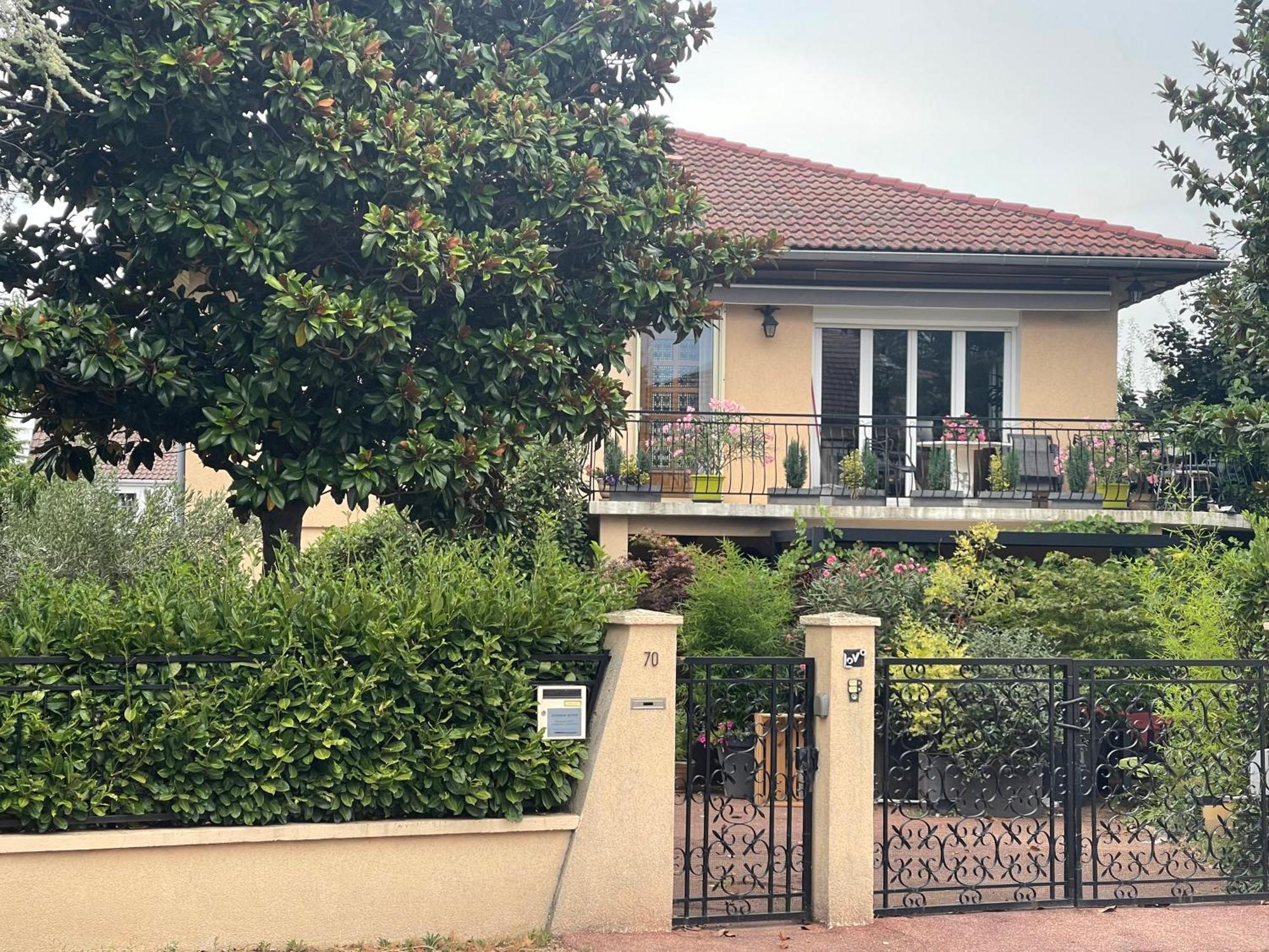 Casa Lovo Bed & Breakfast Saint-Laurent-de-Mure Exterior photo